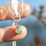 Charger l'image dans la galerie, OOAK Leaf pendant in silver #8 • Labradorite (ready to ship)
