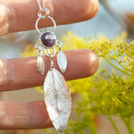 Cargar imagen en el visor de la galería, OOAK Leaf pendant in silver #10 • Star Ruby (ready to ship)
