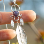 Cargar imagen en el visor de la galería, OOAK Leaf pendant in silver #10 • Star Ruby (ready to ship)
