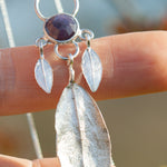 Cargar imagen en el visor de la galería, OOAK Leaf pendant in silver #10 • Star Ruby (ready to ship)
