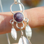 Cargar imagen en el visor de la galería, OOAK Leaf pendant in silver #10 • Star Ruby (ready to ship)
