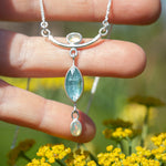 Cargar imagen en el visor de la galería, OOAK Oona silver necklace #5 • Kyanite &amp; Opals (ready to ship)
