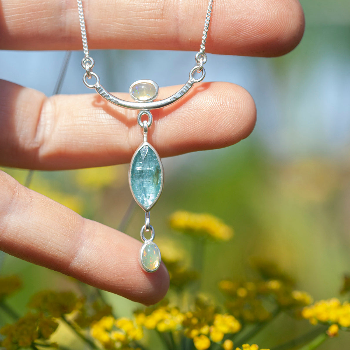 Uniek exemplaar Oona zilveren ketting #5 • Kyaniet & opalen (klaar voor verzending)