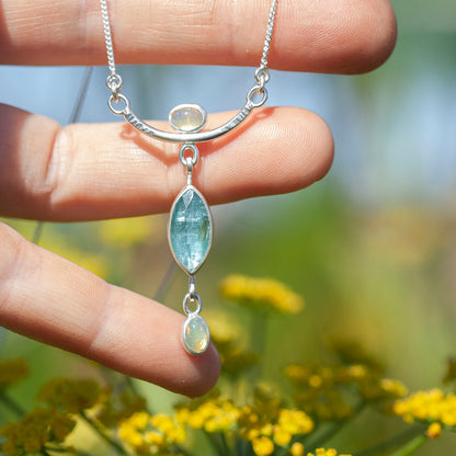 Uniek exemplaar Oona zilveren ketting #5 • Kyaniet & opalen (klaar voor verzending)