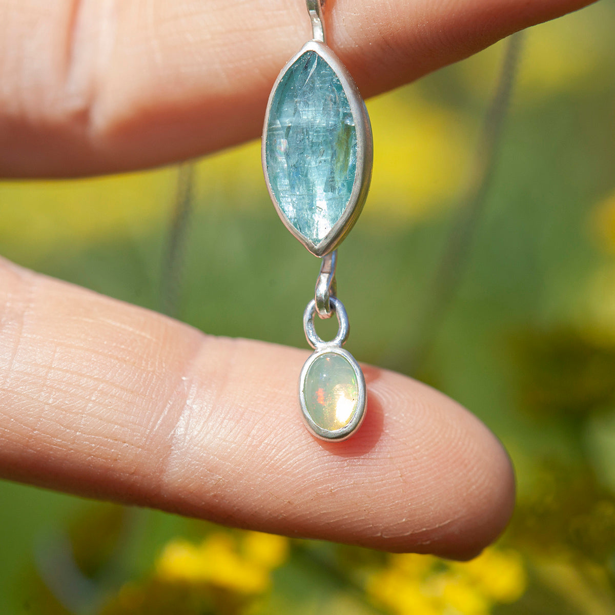Uniek exemplaar Oona zilveren ketting #5 • Kyaniet & opalen (klaar voor verzending)