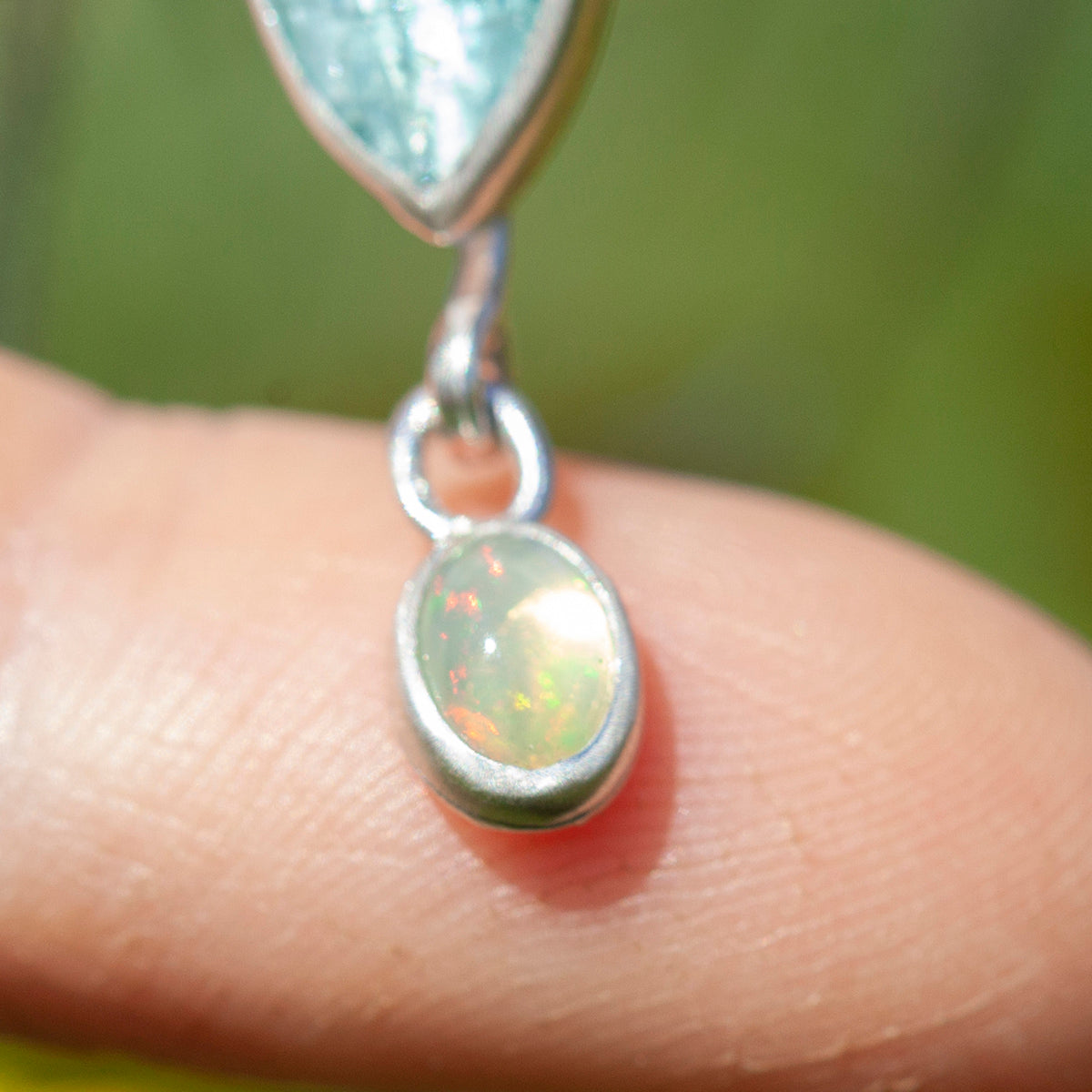 Uniek exemplaar Oona zilveren ketting #5 • Kyaniet & opalen (klaar voor verzending)