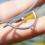 Cargar imagen en el visor de la galería, OOAK Oona silver necklace #7 • curves and dots (ready to ship)
