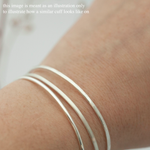 Charger l&#39;image dans la galerie, OOAK Simple thin hammered bracelet in silver #3 • size 6,5cm (ready-to-ship)
