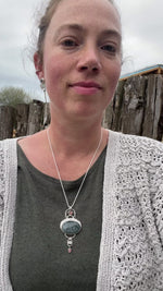 Cargar y reproducir el video en el visor de la galería, OOAK Aurae pendant #15 • Moss agate, Tourmaline &amp; White Labradorite (ready to ship)
