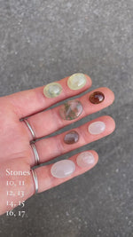 Video laden en afspelen in Gallery-weergave, Choose Your Stone : Kiru necklace   (made to order)
