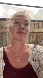 Video laden en afspelen in Gallery-weergave, OOAK Mae pendant in silver #19 • White Labradorite ~ Rainbow Moonstone  (Ready to ship)
