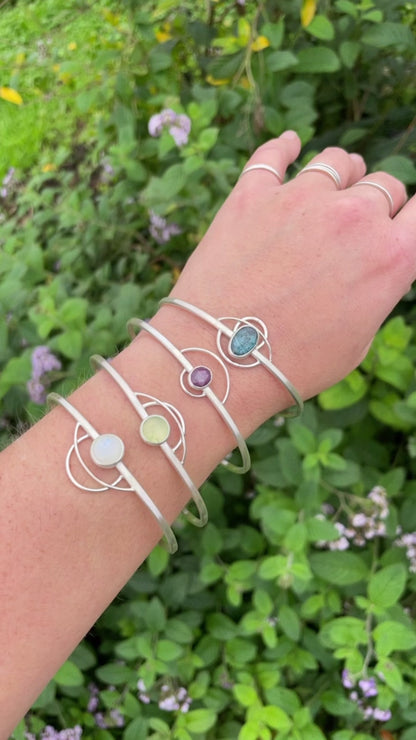 Elva Armband Unikat #16 • Weißer Labradorit (Regenbogenmondstein) & Bögen (versandbereit)