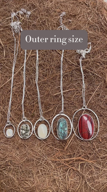 Pendentif Mae en argent pièce unique #18 • Pierre de lune blanche  (prêt à expédier)