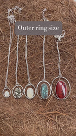 Laden und Abspielen von Videos im Galerie-Viewer, OOAK Mae pendant in silver #46 • Labradorite (Ready to ship)
