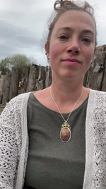 Cargar y reproducir el video en el visor de la galería, OOAK Aurae pendant #17 • Agate &amp; Opal (ready to ship)
