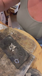 Video laden en afspelen in Gallery-weergave, OOAK Silver Tera earrings #5 (ready to ship)
