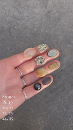 Video laden en afspelen in Gallery-weergave, Choose Your Stone : Kiru necklace   (made to order)
