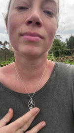 Cargar y reproducir el video en el visor de la galería, OOAK Leaf pendant in silver #6 • White Labradorite &amp; Kyanite (ready to ship)
