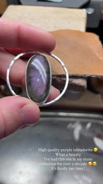 Video laden en afspelen in Gallery-weergave, OOAK Mae pendant in silver #43 • Purple Labradorite (Ready to ship)
