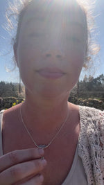 Cargar y reproducir el video en el visor de la galería, OOAK Oona silver necklace #4 • Dendritic agate &amp; casted leaf (ready to ship)
