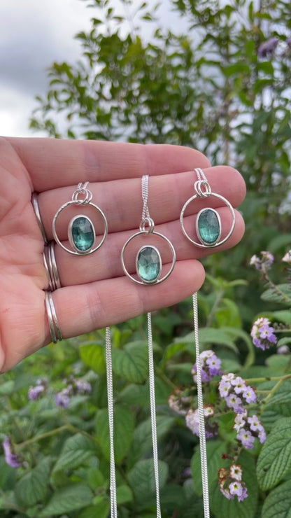 Pendentif Mae en argent pièce unique #11 • Cyanite  (prêt à expédier)