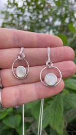 Video laden en afspelen in Gallery-weergave, OOAK Mae pendant in silver #19 • White Labradorite ~ Rainbow Moonstone  (Ready to ship)
