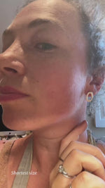 Video laden en afspelen in Gallery-weergave, OOAK Silver Tera earrings #5 (ready to ship)
