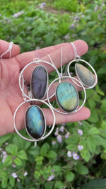 Video laden en afspelen in Gallery-weergave, OOAK Mae pendant in silver #42 • Labradorite (Ready to ship)
