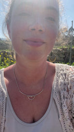 Cargar y reproducir el video en el visor de la galería, OOAK Oona silver necklace #7 • curves and dots (ready to ship)
