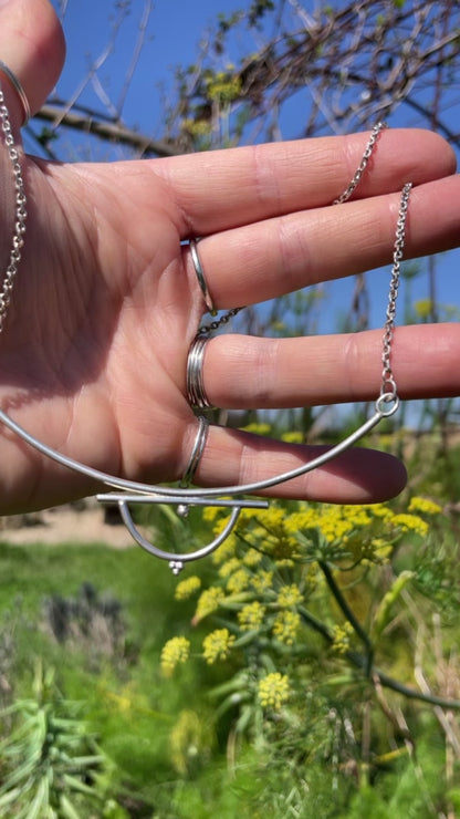 Pieza única Collar Oona de plata #7 • curvas y puntos (listo para enviar)