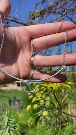 Cargar y reproducir el video en el visor de la galería, OOAK Oona silver necklace #7 • curves and dots (ready to ship)
