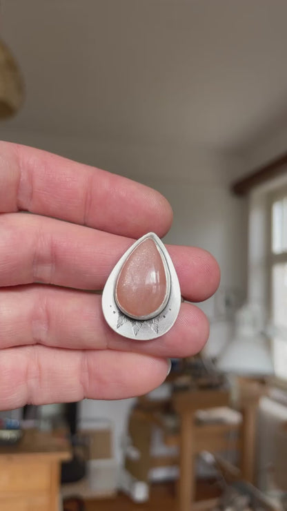 Kaha Ring mit Pfirsich-Mondstein ~ Größe 57,25   (versandbereit)