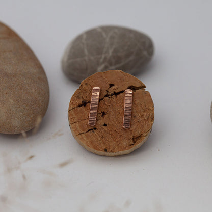 Boucles d'oreilles barre texturées en cuivre
