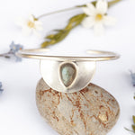 Lade das Bild in den Galerie-Viewer, Unique Labradorite Stone Silver Bracelet (ready to ship)
