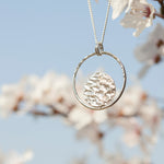 Afbeelding in Gallery-weergave laden, Moon halo pendant in silver   (made to order)
