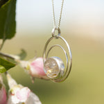 Afbeelding in Gallery-weergave laden, OOAK pendant with stone #8 • rutilated quartz   (ready to ship)
