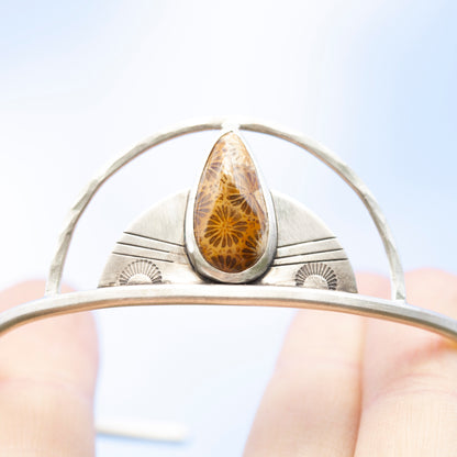 Bracelet manchette en argent pièce unique avec corail fossile (prêt à expédier)