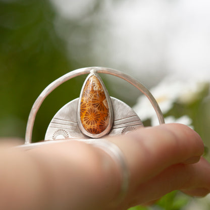 Bracelet manchette en argent pièce unique avec corail fossile (prêt à expédier)