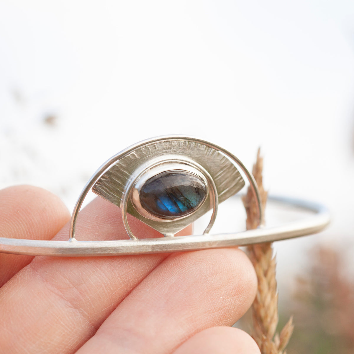 Bracelet manchette en argent pièce unique avec labradorite (prêt à expédier)