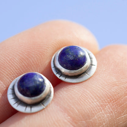 Pendientes de botón pieza única con lapislázuli ~ plata (listo para enviar)