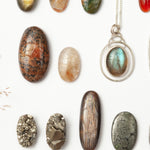 Lade das Bild in den Galerie-Viewer, Choose Your Stone : Onda Pendant   (made to order)
