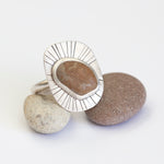 Afbeelding in Gallery-weergave laden, OOAK intuition ring with brown pebble ~ Size 53 (ready-to-ship)
