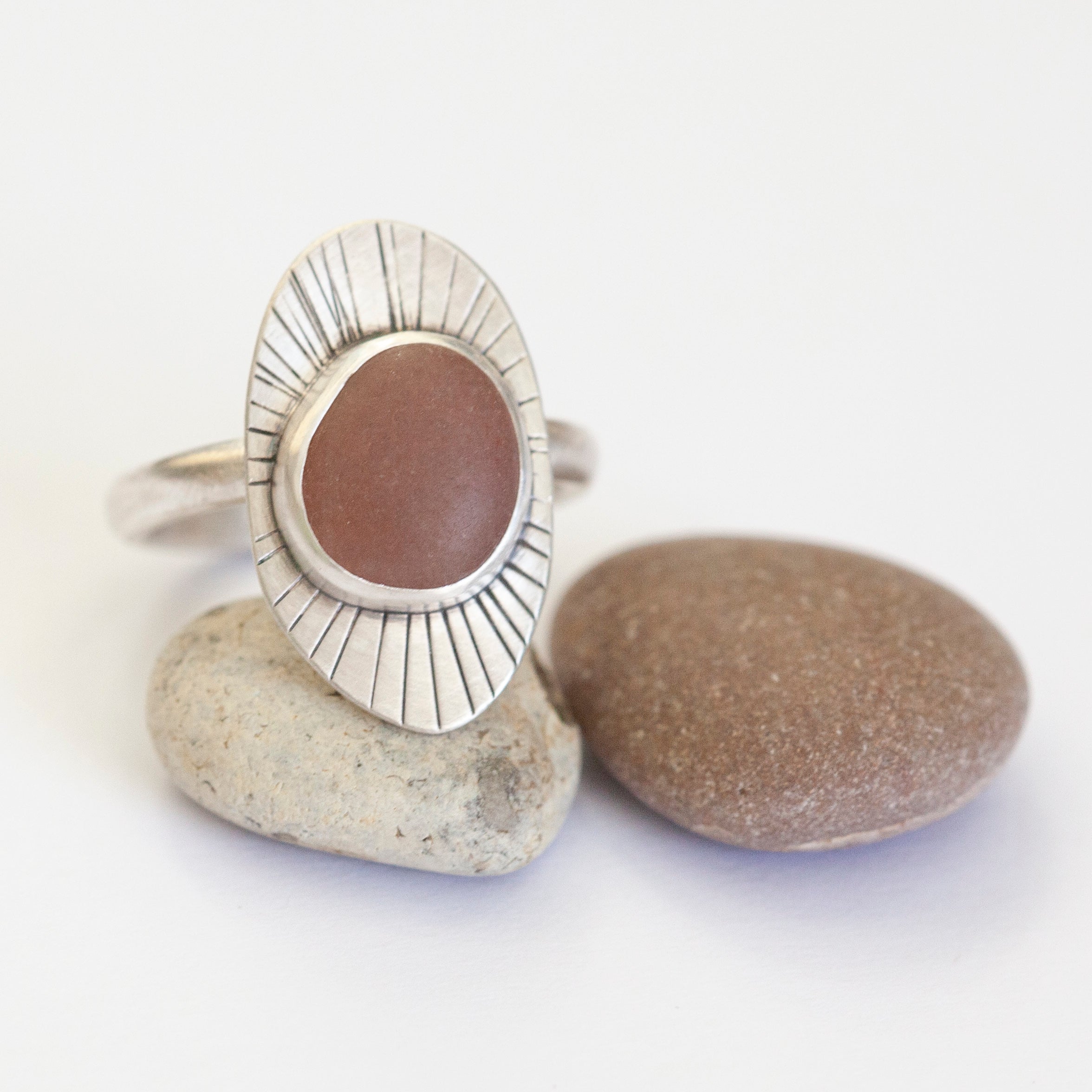 OOAK intuition ring with soft pink pebble ~ Size 54,75 (ready-to-ship)