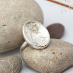 Afbeelding in Gallery-weergave laden, OOAK ring with captured plant #1 • quartz ~ size 58,25   (ready to ship)
