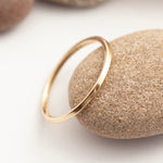 Afbeelding in Gallery-weergave laden, OOAK Simple square ring (with a twist!) in solid 14k • size 58,75 (ready to ship)
