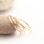 Charger l&#39;image dans la galerie, Simple hammered solid 14k gold ring (ready to ship)
