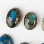 Lade das Bild in den Galerie-Viewer, Choose Your Stone : Mae Pendant   (made to order)
