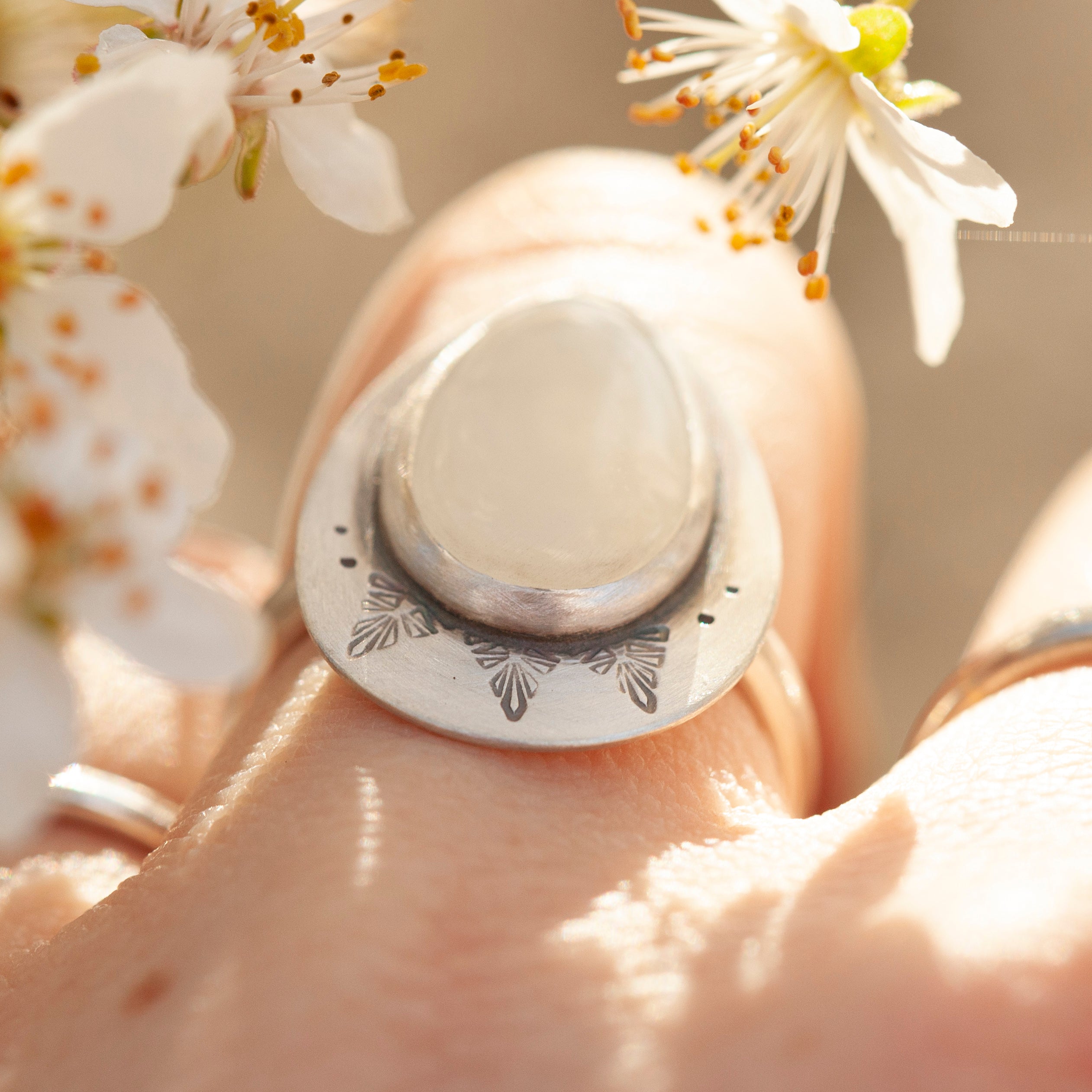 Kaha ring with moonstone ~ size 52,5   (ready to ship)