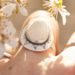 Cargar imagen en el visor de la galería, Kaha ring with moonstone ~ size 52,5   (ready to ship)
