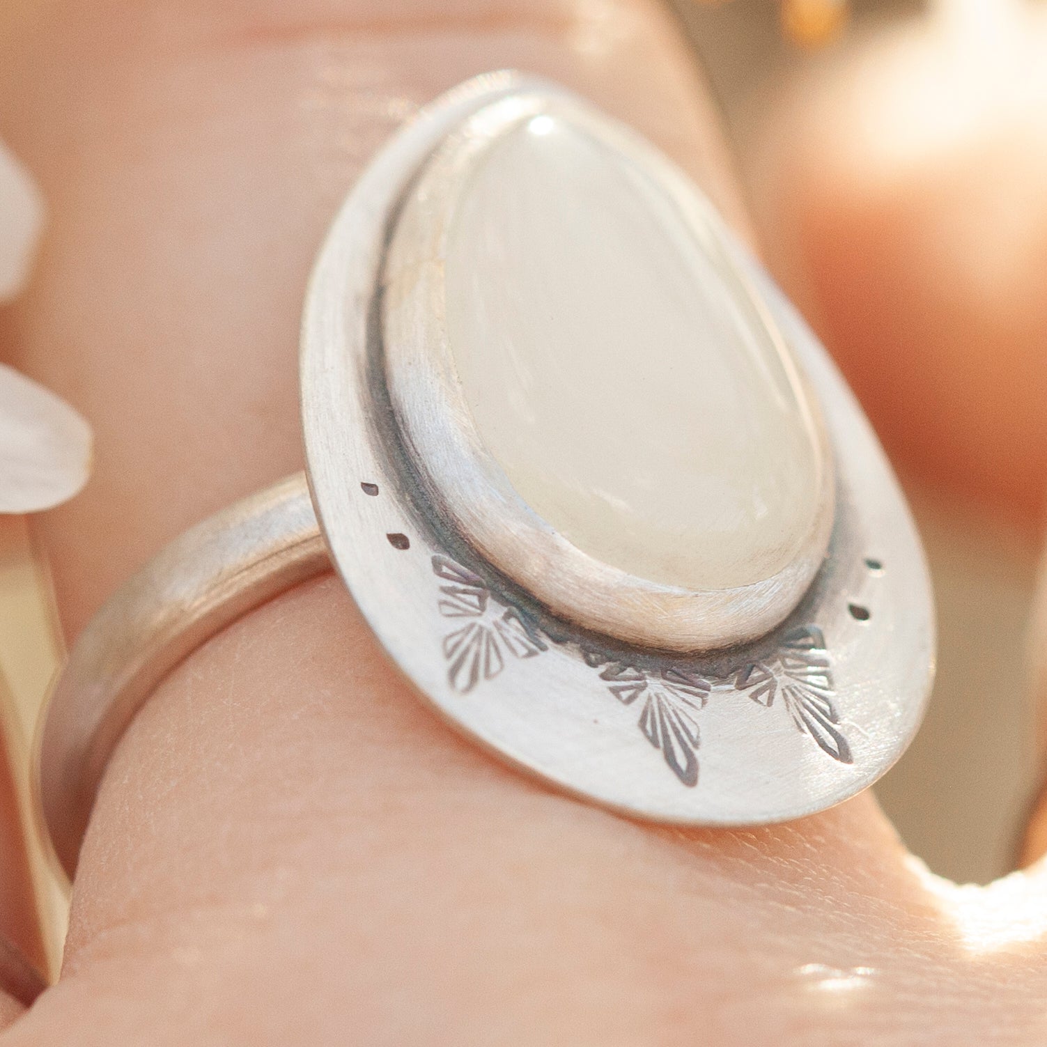 Kaha ring with moonstone ~ size 52,5   (ready to ship)